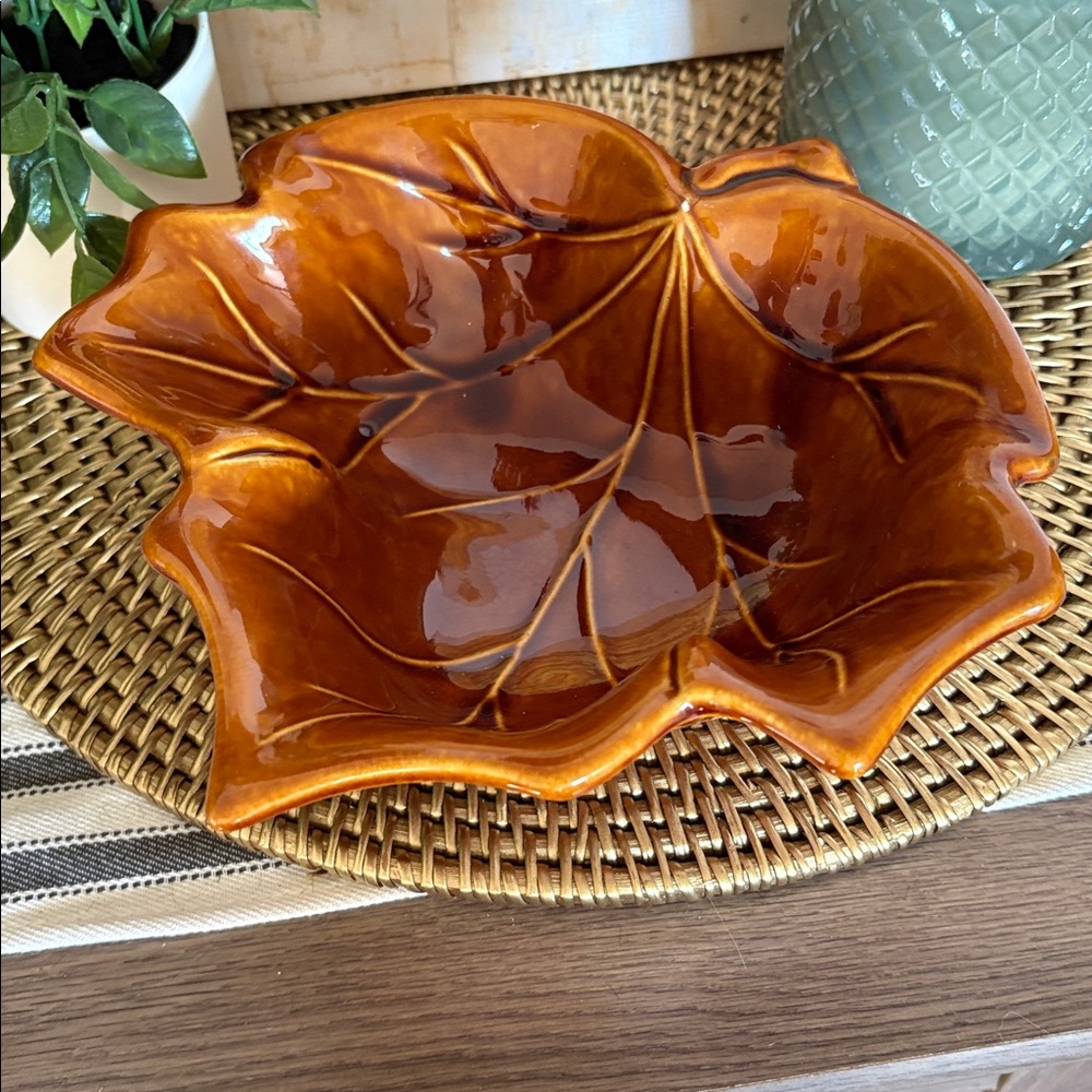 NWOT Beautiful Pottery Barn Glazed Ceramic Maple Leaf Bowl